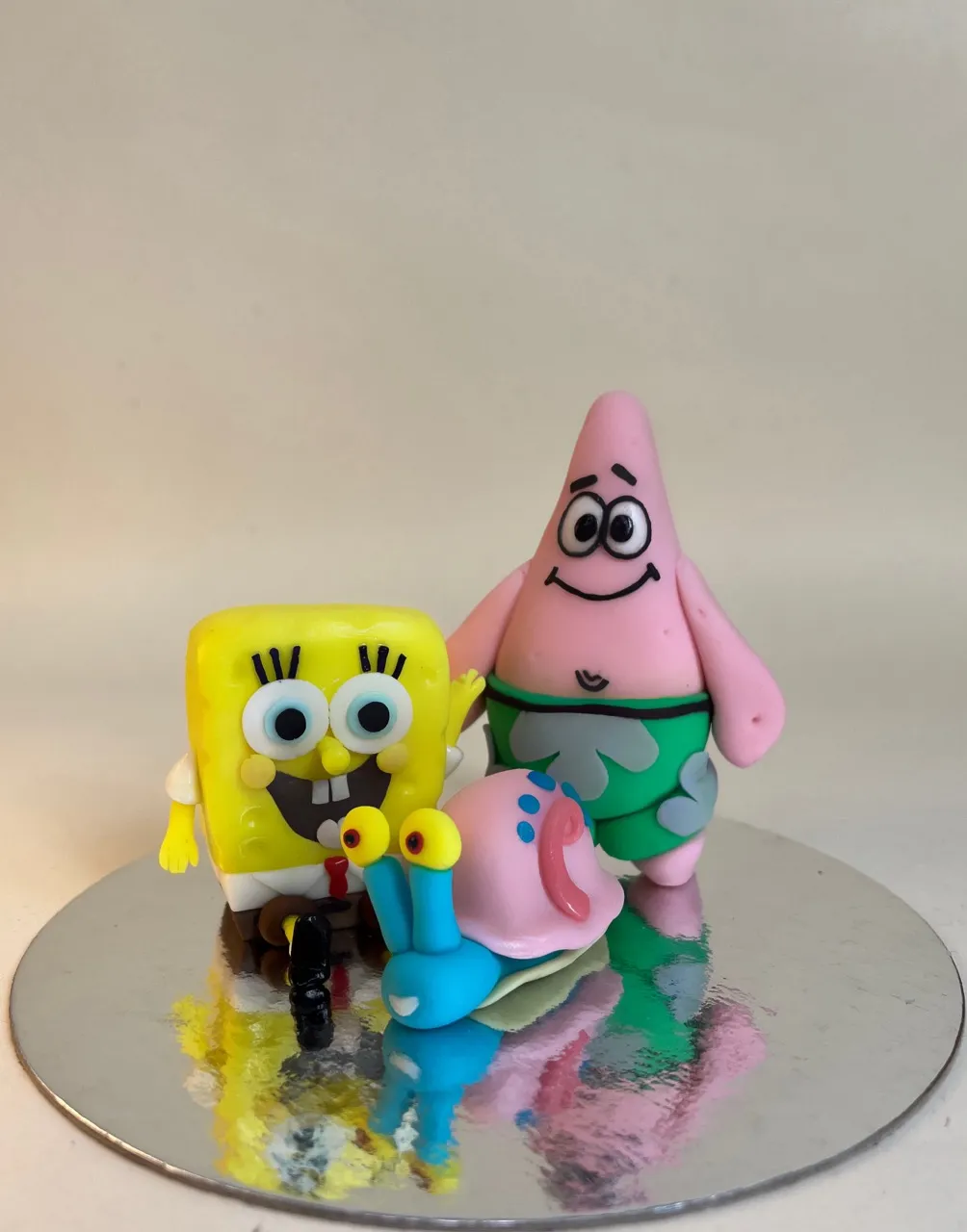Modelado artesanal de Bob Esponja en fondant