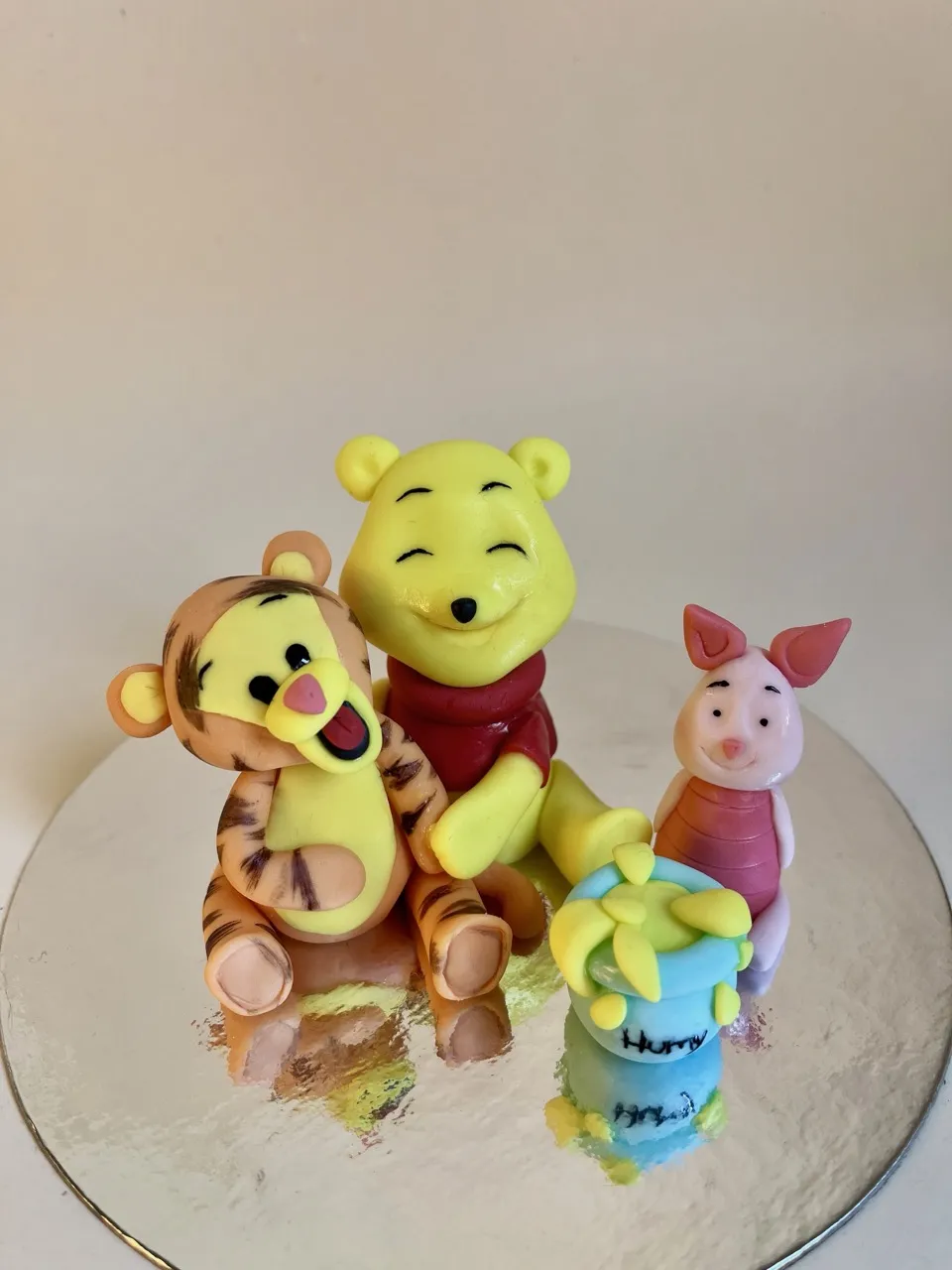 Figurita de Winnie Pooh modelada en fondant